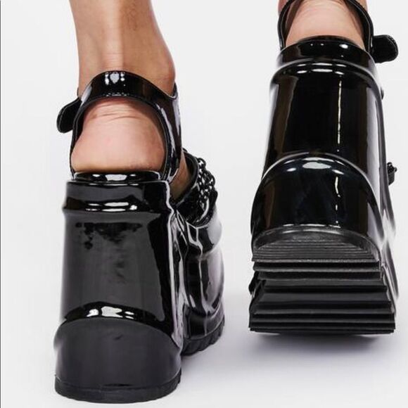 Black Patent Chained Heart Open Toe Platform Ankle Sandals NEW - Picture 2 of 4